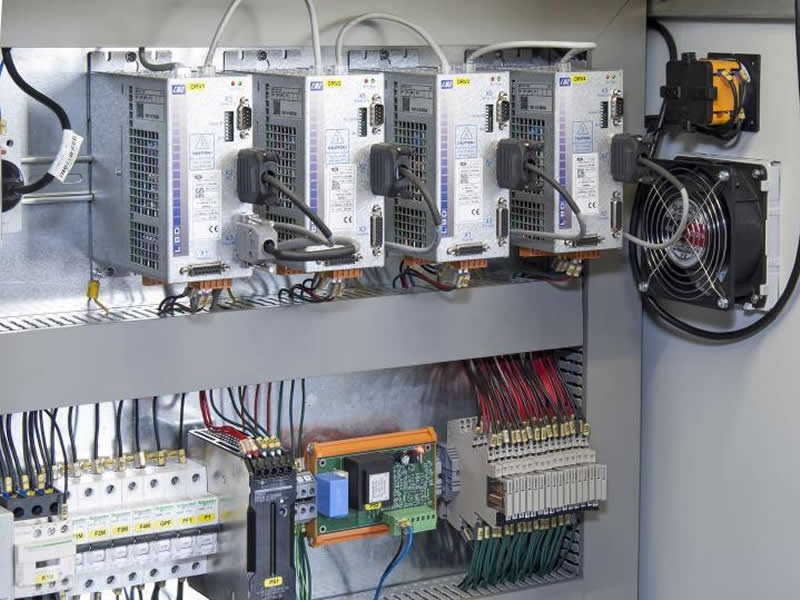 3 EKSEN SERVO KONTROLLÜ BÜKÜM